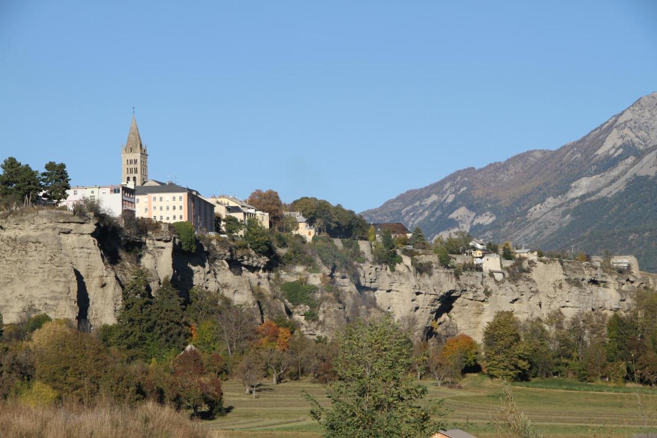 Le Vieux Chalet Bed and Breakfast Embrun Buitenkant foto